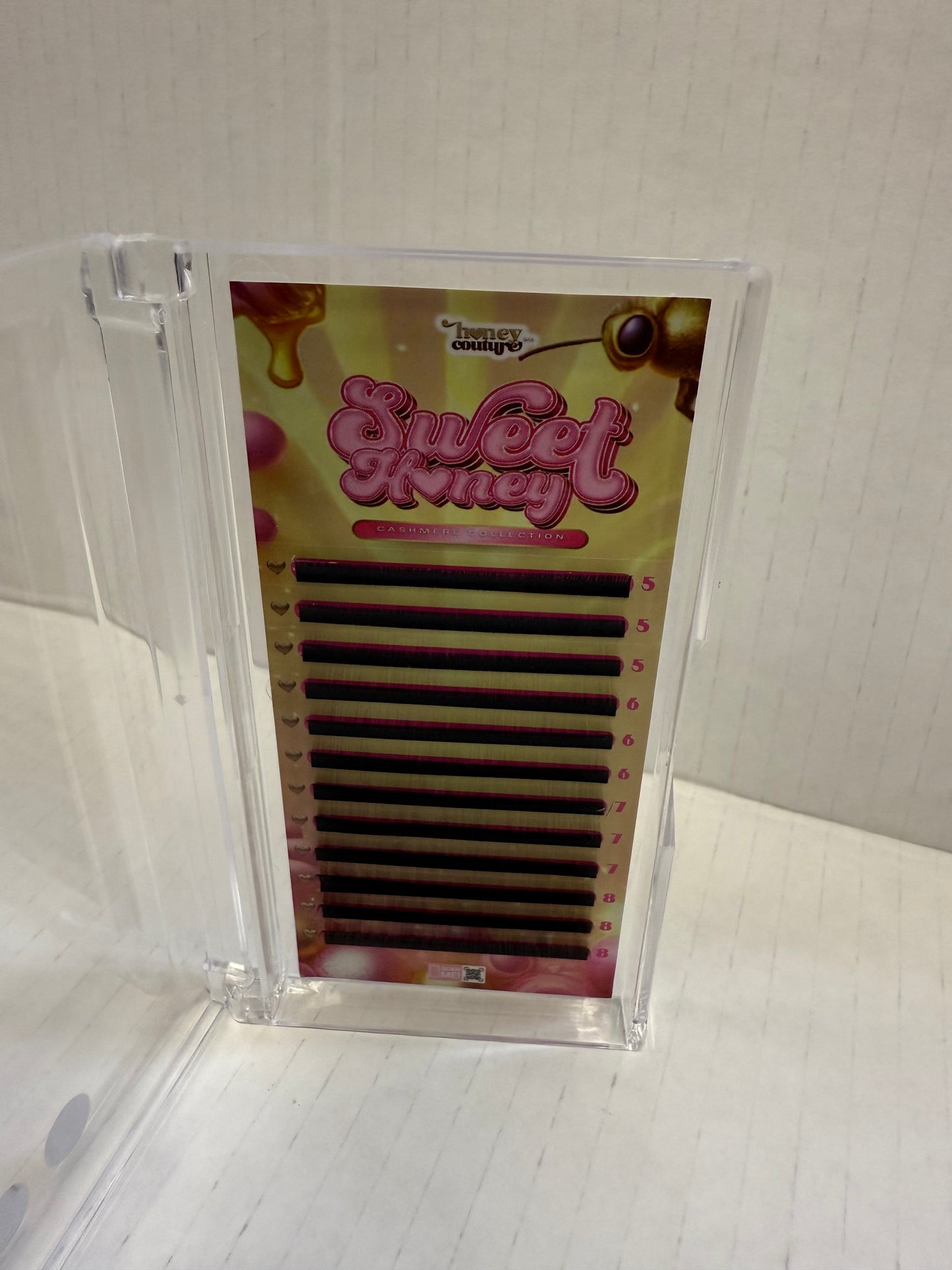 Bottom lash trays