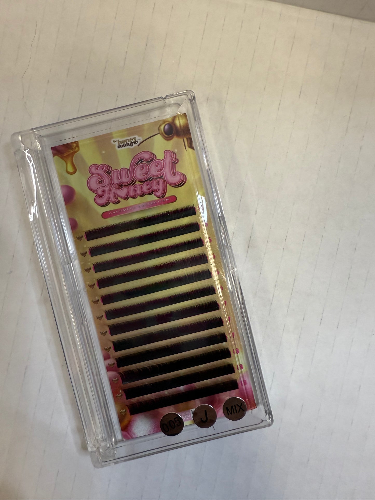 Bottom lash trays